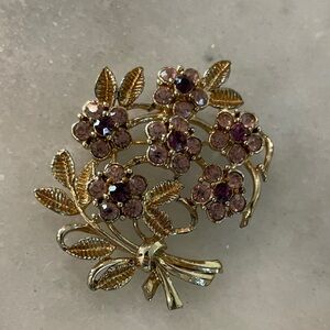 Vintage Gold floral brooch